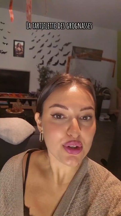 -8 grosses pdt-1 reblochon -1 boîte de lardons /allumettes-2 oignons -poivre/sel-vin blanc sec (préférence de savoie)#tartiflette #lameilleurerecettedetartiflette #Vlog #tartiflettedesgrognasses