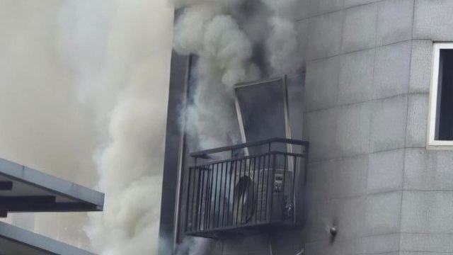 경기 안성 빌라 주차장에서 불...1명 중상·6명 대피 / YTN