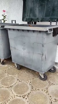 Hallan restos de un féretro en un contenedor del cementerio de San Juan de la Rambla