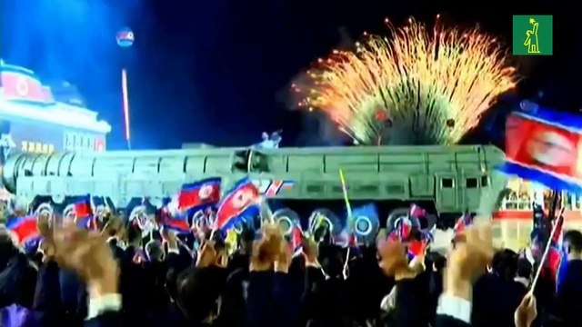 Corea del Norte exhibe sus misiles en desfile ante altos cargos de Rusia y China