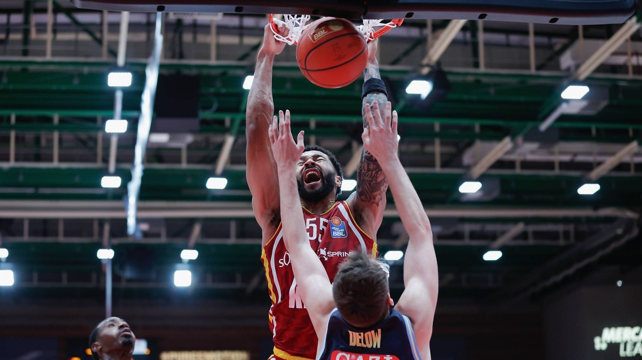 Muenkat schickt Delow aufs Poster, Carr staubtrocken in der Crunchtime