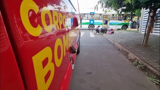 Mulher e adolescente ficam feridas em colisão contra ônibus no Cascavel Velho