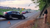Motorista destrói poste elétrico na marginal da PRc-467, em Cascavel