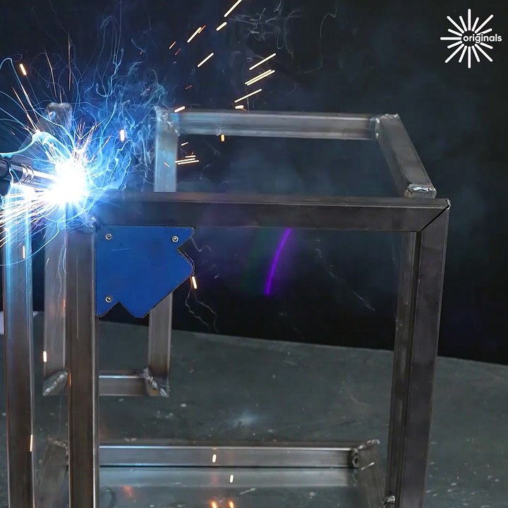 Let's see the process behind making a unique table for your room!