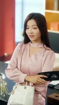 The end of the story of the cute twins who have been without a mother since childhood and met a CEO dad who is allergic to women and doesn't know how to coax people. He can only run out to find his mother. As soon as he appears, he not only turns the whol