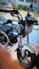 Honda ST125 Dax adalah sepeda motor ikonik yang pertama kali diperkenalkan pada tahun 1969 dan kini hadir kembali dengan desain klasik yang dipadukan dengan teknologi modern.#Honda #HondaRetro #HondaSt125Dax #MotorHonda #NgurahSuryaKusuma