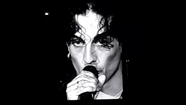 Damiano David, la dedica a Paolo Mendico sul palco del Palazzo dello Sport: «Vorrei averti qui, scusaci tanto. Questo è per te»