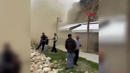Çay bahçesine gökten kaya yağdı! Korku dolu anlar kamerada