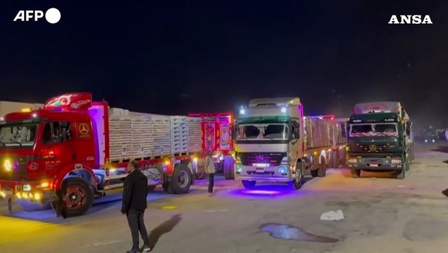Camion di aiuti verso Gaza al valico di Rafah