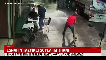 Esnafın tazyikli suyla imtihanı: Çay içen müşterileri ıslattı, hortuma hakim olamadı