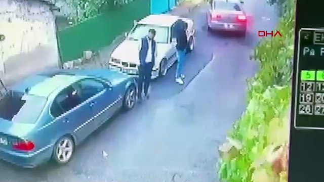 Ümraniye'de otomobille gelip rastgele ateş açtılar, bir kişi kaçırıp darbettiler; o anlar kamerada
