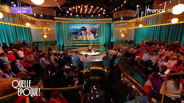 Kev Adams se retrouve face à une photo de son ex-compagne Iris Mittenaere dans l'émission Quelle époque ! sur France 2.