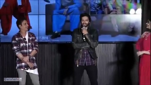 Mika Singh is Mika Singh for a reason 😉🎤 #GlamSham #MikaSingh #BollywoodFun #FlirtyVibes #Iconic (Mika Singh, funny moments, Bollywood singer, flirty vibes, GlamSham)