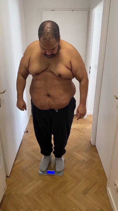 Je me pèse pour savoir où j’en suis dans ma perte de poids 💪🏾 #motivation #pertedepoids #obesite #transformation #perdredupoids