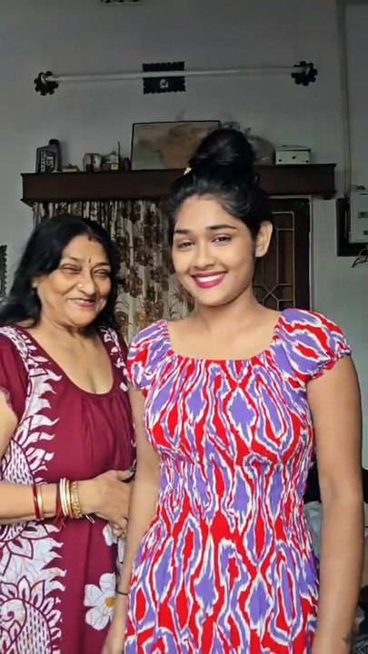 Aaj ki Chhoti si live  hair play❤️  #openhair #hair #hairplay #longhair #hairstyle #bunhair #bundrop