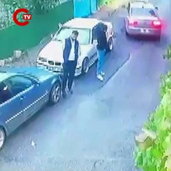 Ümraniye'de otomobille gelip rastgele ateş açtılar, bir kişi kaçırıp darbettiler; o anlar kamerada