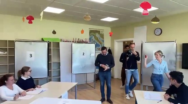 Pistoia, Alessandro Tomasi vota nel suo seggio di appartenenza