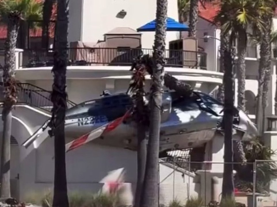 Nahe Los Angeles: Hubschrauber an Strand abgestürzt