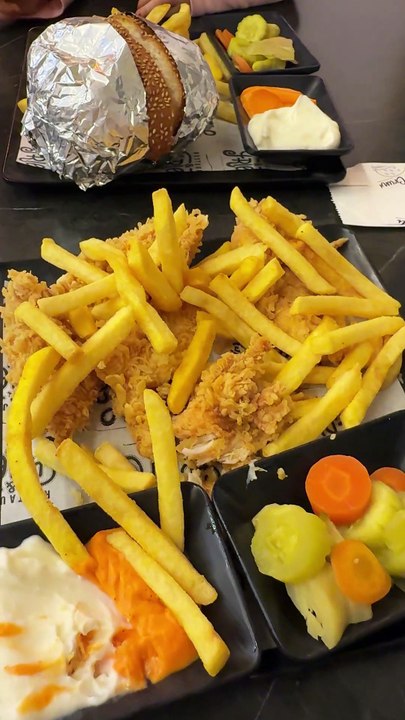 أكل البيت ولا أكل المطاعم… وين بتلاقوا الطعم الصح؟ شاركونا رأيكم 👇