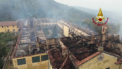 In fiamme il monastero della Bernaga nel Lecchese, le immagini