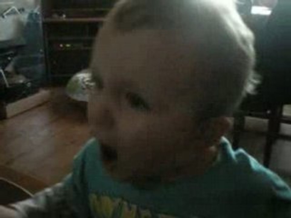 léo fait le cochon, le poisson...