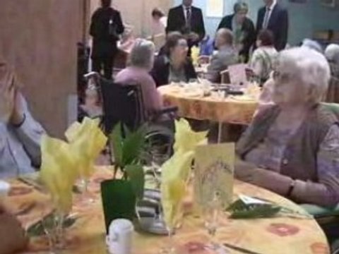 Visite des elus a la maison de retraite 1er mai 2008