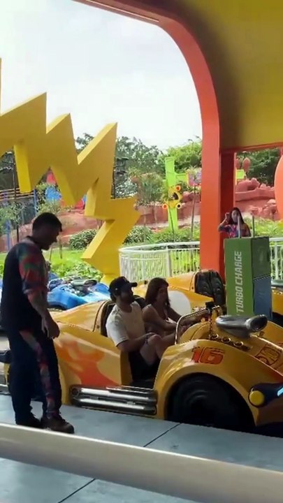 Famosos tomam conta do Beto Carrero em lançamento de novo brinquedo; veja fotos