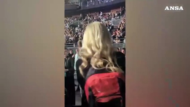 Damiano in concerto a Roma, i membri dei Maneskin sotto il palco