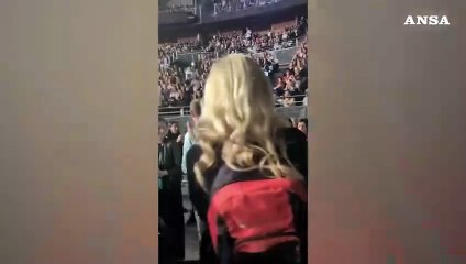 Damiano in concerto a Roma, i membri dei Maneskin sotto il palco