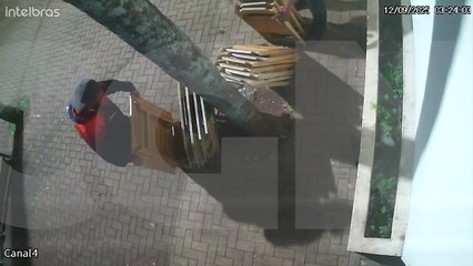 Há exatamente um mês, gelateria no Centro já havia sido alvo de furto; Veja o vídeo