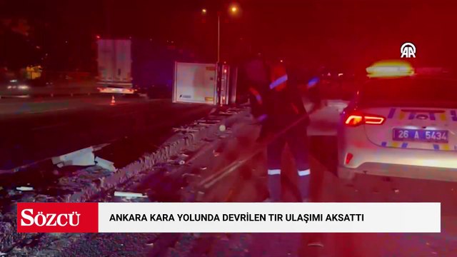 Ankara kara yolunda devrilen TIR ulaşımı aksattı