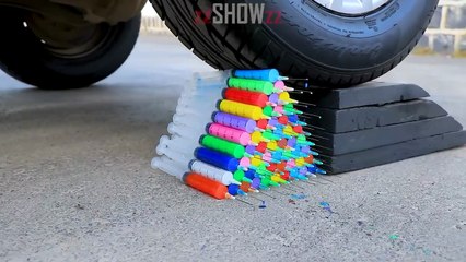 Experimento | Rueda de Coche VS Jeringas | Aplastando Cosas Crujientes con el Coche | Very Satisfying and Relaxing Compilation