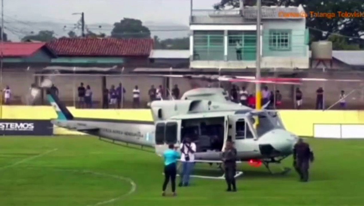 Helicóptero aterriza en estadio durante partido de Liga de Ascenso para traslado de cuerpo de Dylan Carías
