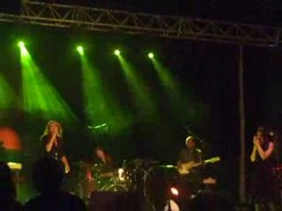 Julie Piétri sur Eve lève toi