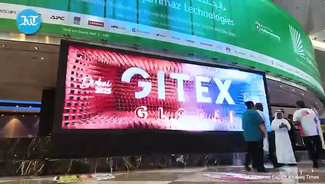 Timelapse of visitors entering Gitex