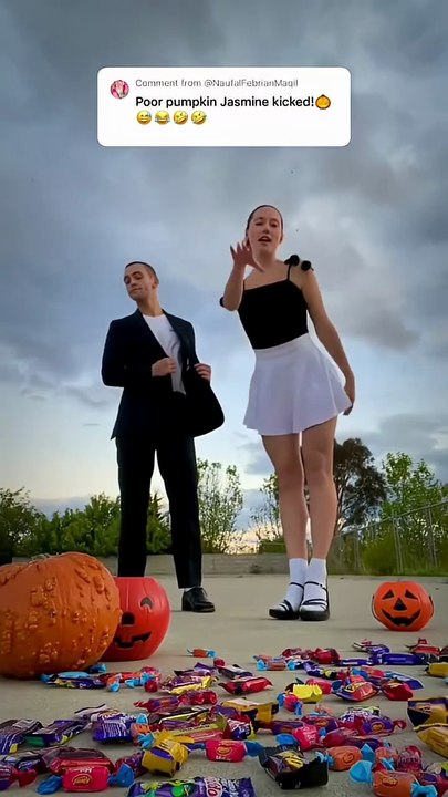 WHAT ARE YOU WEARING ON HALLOWEEN!_ 😅 - #dance #trend #viral #couple #funny #shorts