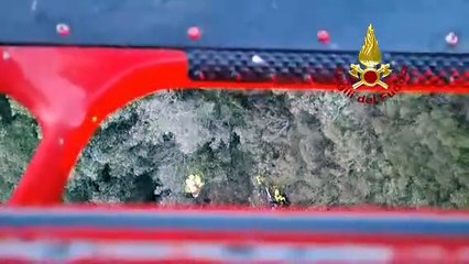Precipita in un burrone, interviene l'elicottero dei Vigili del fuoco: motociclista salvato in Aspromonte