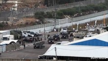 Mezzi israeliani alla prigione di Ofer per il rilascio dei detenuti