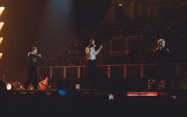 Marco Mengoni: il tour europeo arriva a Milano, tra momenti emozionanti e l'attenzione al mondo che soffre