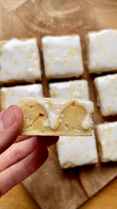 Brownies au citron avec pépites de chocolat blanc et glaçage citron 🍋 | Recette Facile Goûter