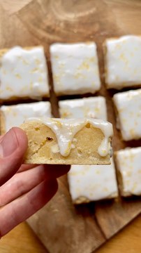 Brownies au citron avec pépites de chocolat blanc et glaçage citron 🍋 | Recette Facile Goûter