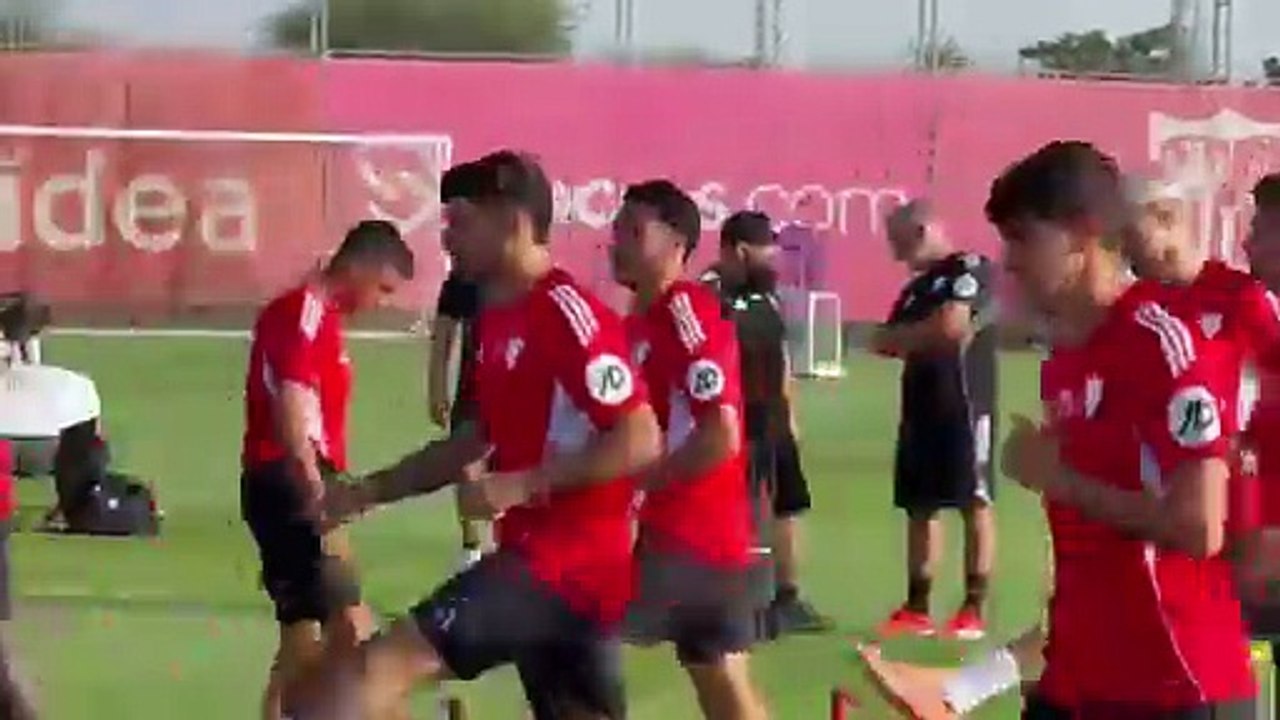 Van llegando los INTERNACIONALES del SEVILLA FC