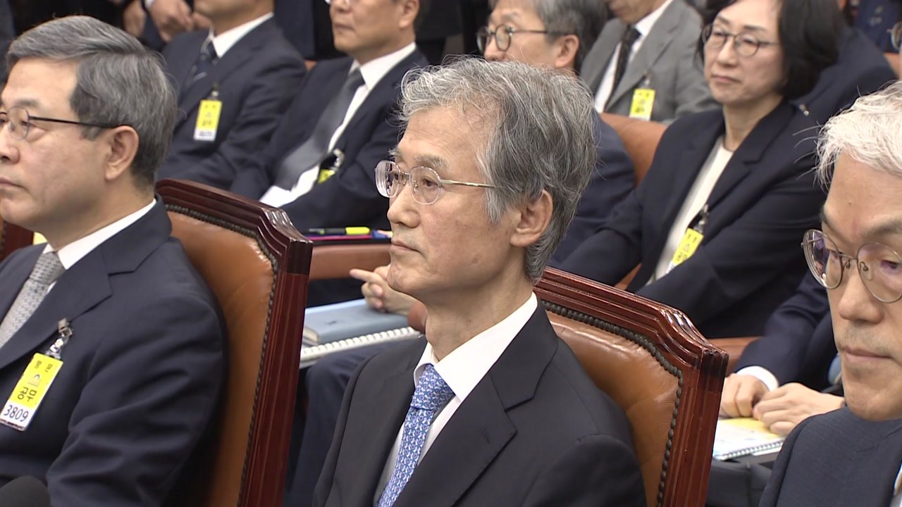 법사위, '조희대 이석' 두고 충돌..."대선 개입 답해야" vs "전대미문 국감"...