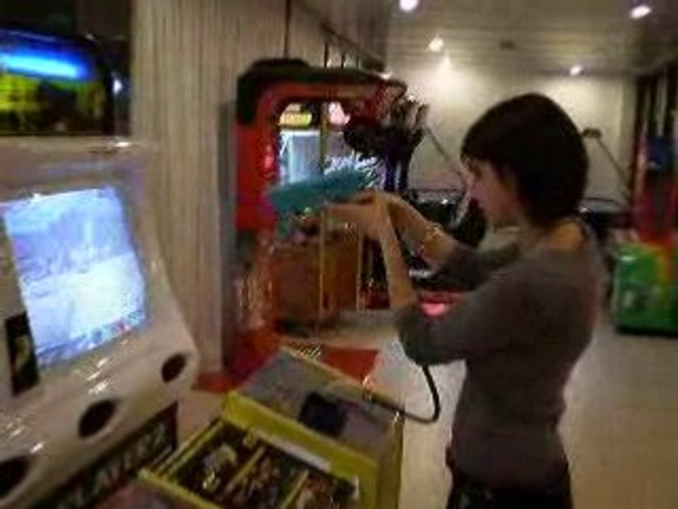 bebe et  son  jeu  en  espagne