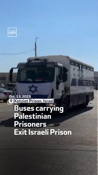 Buses carrying Palestinian Prisoners Exit Israeli Prison