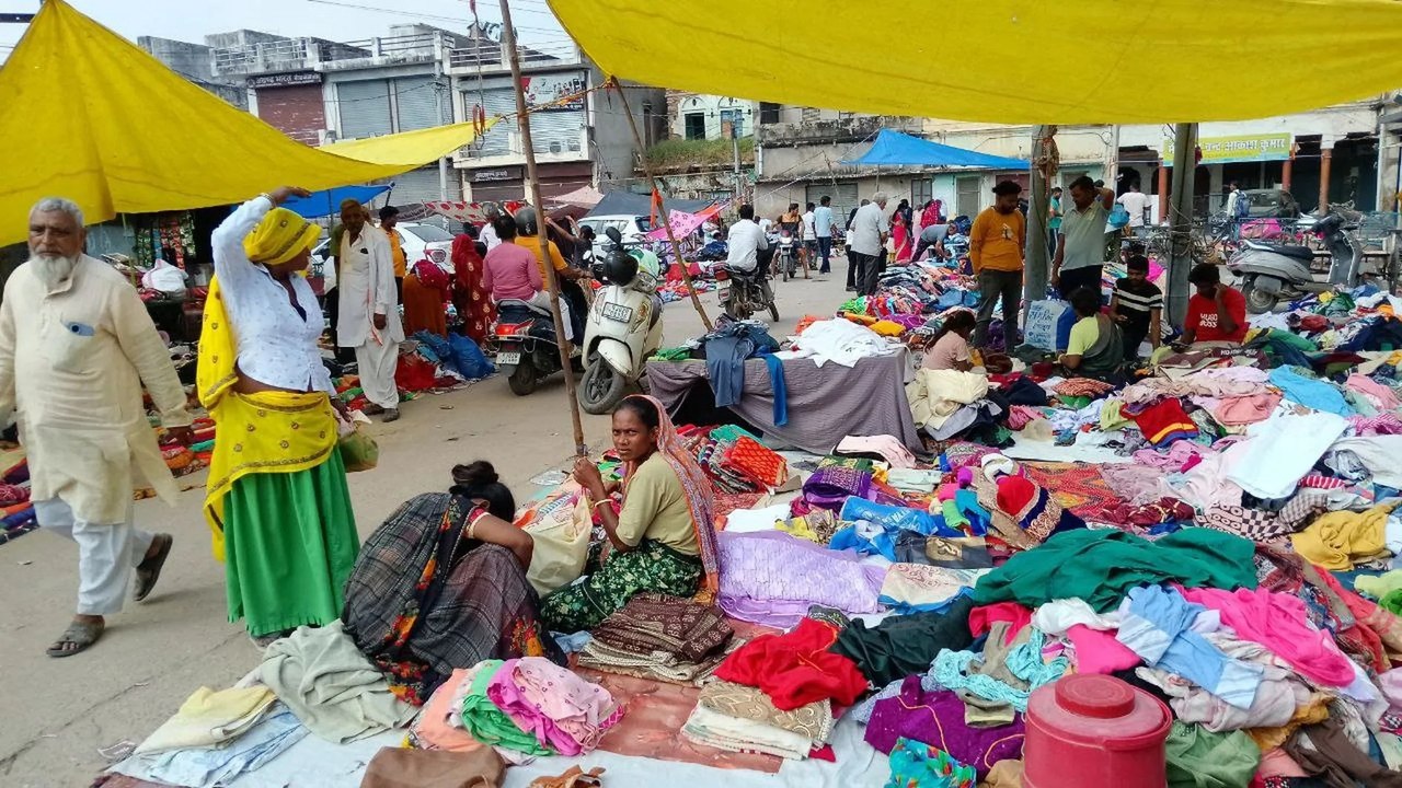 संडे बाजार का लोगों को रहता है इंतजार