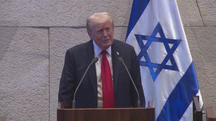 MÁXIMA TENSIÓN en el Knesset: DOS HOMBRES BRUTALMENTE EXPULSADOS durante el DISCURSO de TRUMP