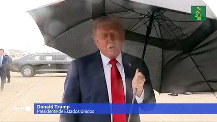 Trump dice que "la guerra terminó" en Gaza, al emprender viaje hacia Medio Oriente