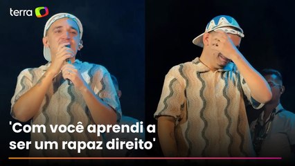 João Gomes se emociona ao reencontrar professora na plateia de seu show