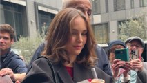 GALA VIDÉO - Natalie Portman acclamée par le public français lors de sa première apparition au Festival Lumière à Lyon